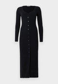 Langes schwarzes, geripptes Kleid mit geschwungenem Ausschnitt, langen Ärmeln und Knöpfen vorne in der Mitte. Es hat eine eng anliegende Passform und ein bodenlanges Design.
