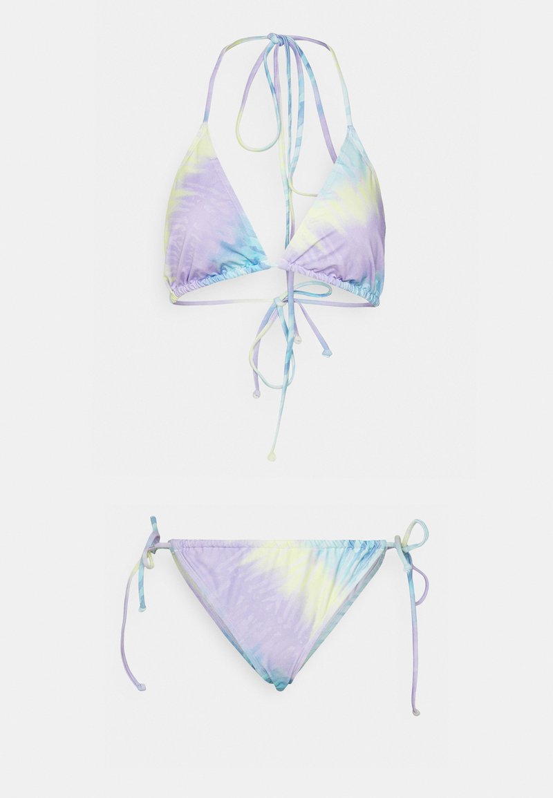 Bikini-Set mit einem Batikmuster in pastelligen Farbtönen von Lila, Blau und Gelb. Mit verstellbaren Bindungen an Oberteil und Unterteil für eine individuelle Passform.