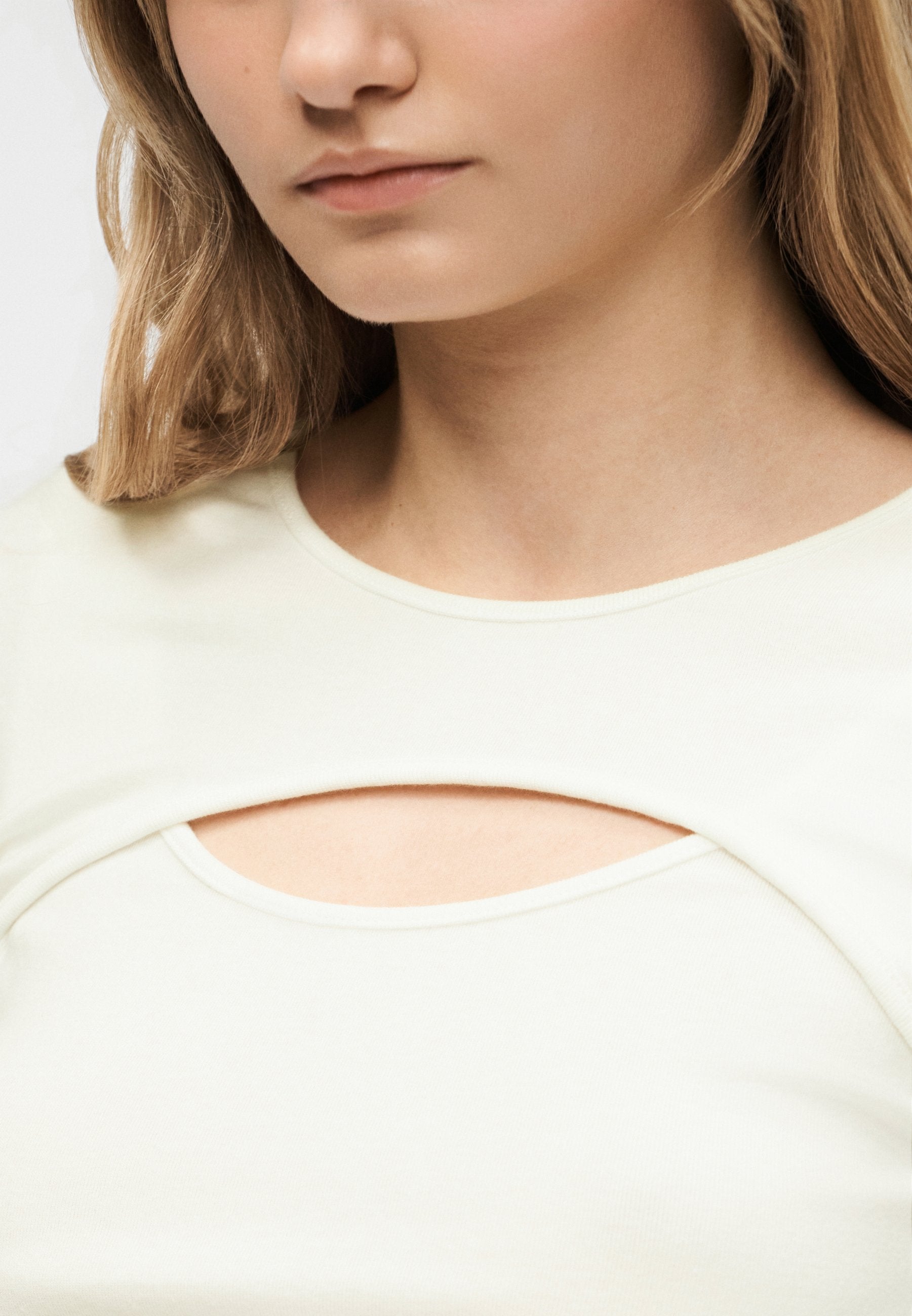 GAP LOGO CUT OUT TEE