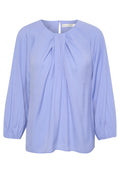Fliederbluse mit rundem Halsausschnitt, gefälteltem Vorderteil und langen, gerafften Ärmeln. Glattes Material mit lässiger Passform und einem Tropfenausschnitt hinten.