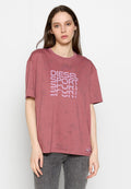 Weinrotes, übergroßes T-Shirt aus weichem Baumwollmaterial mit einem auffälligen weißen "DIESEL SPORT"-Textdesign. Mit kurzen Ärmeln und rundem Ausschnitt.
