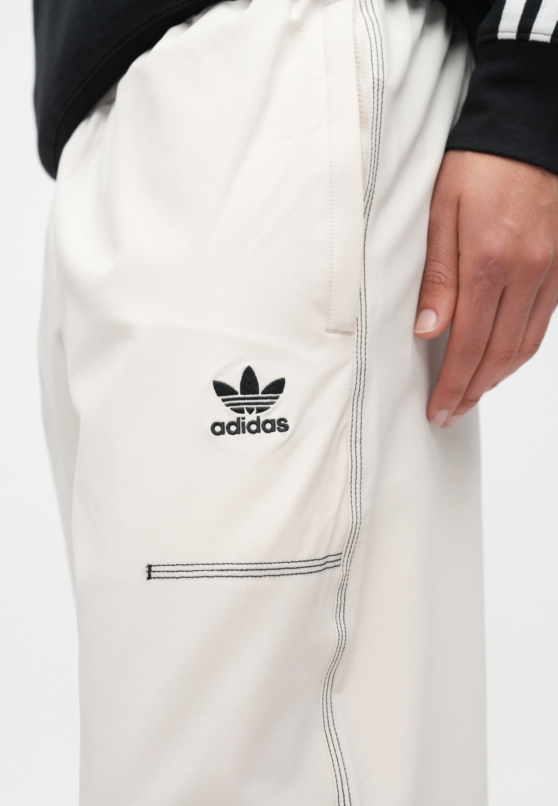 adidas Originals ESSENTIALS