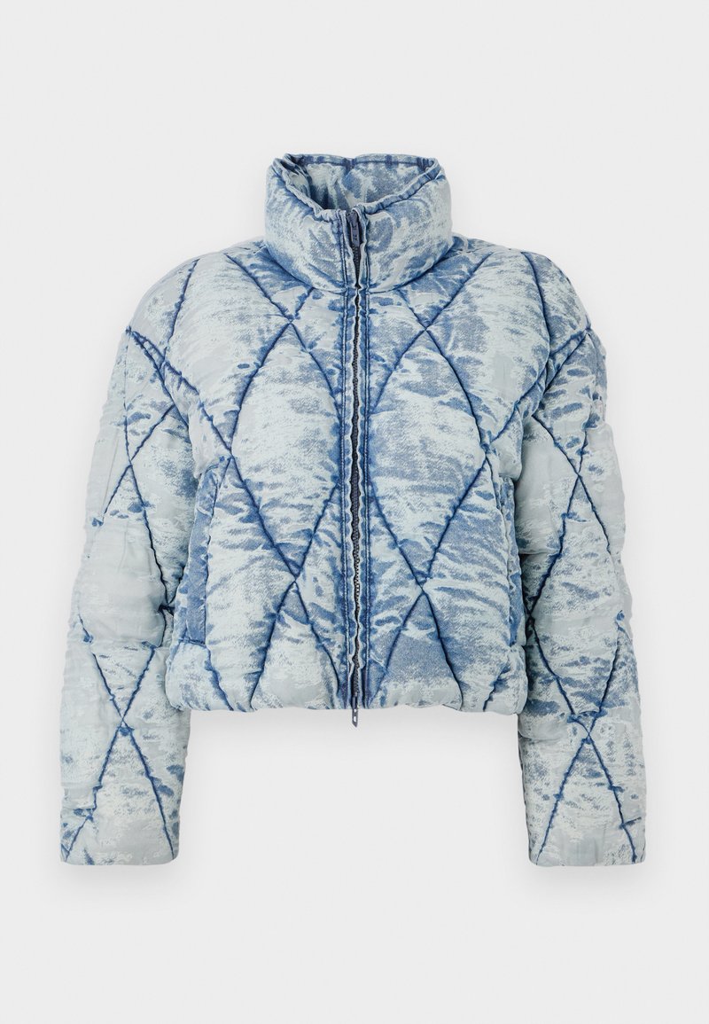 Helle blaue, gesteppte Daunenjacke mit Rautenmuster, hohem Kragen, langen Ärmeln und zentralem Reißverschluss.