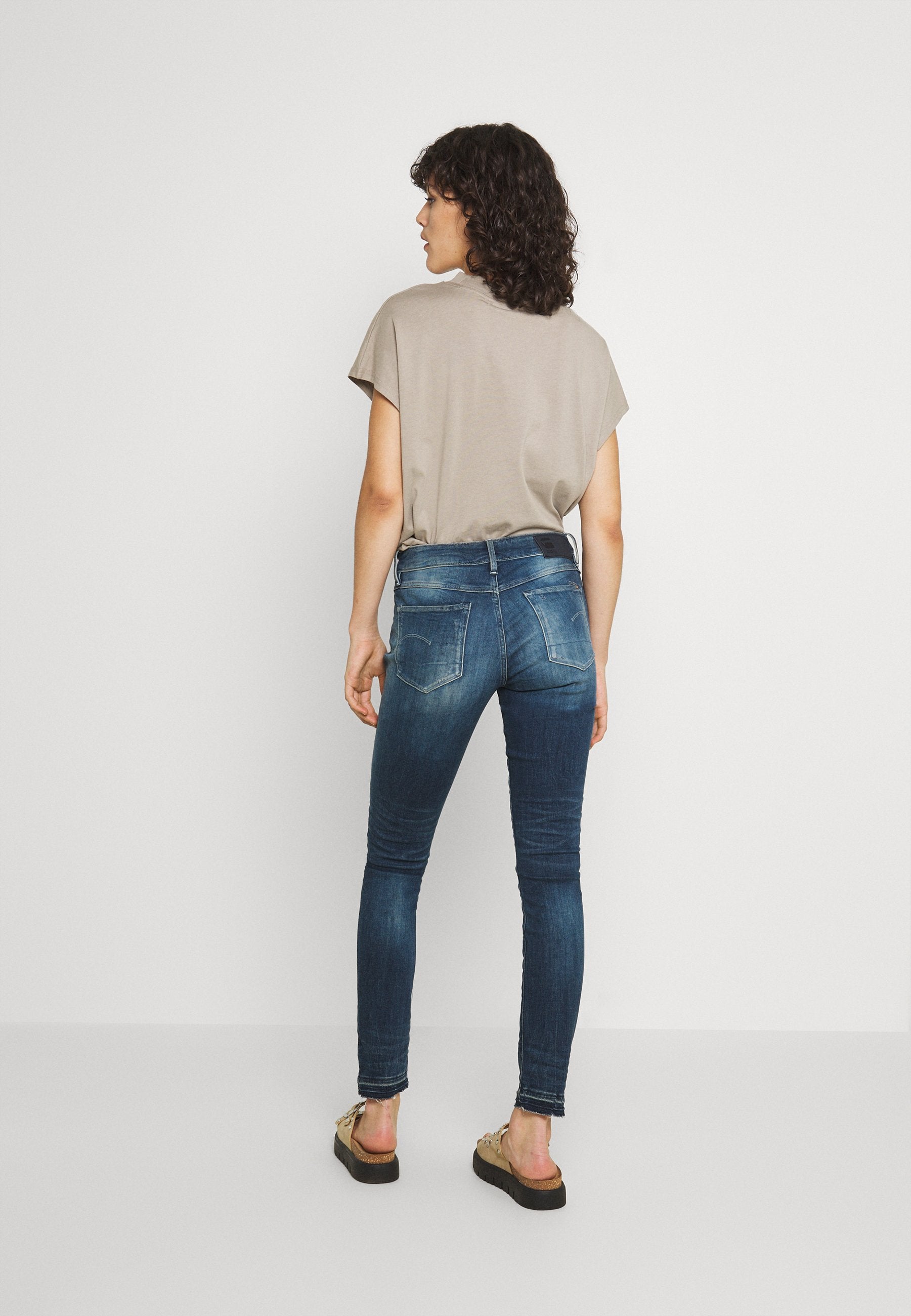 3301 MID SKINNY ANKLE Media 4