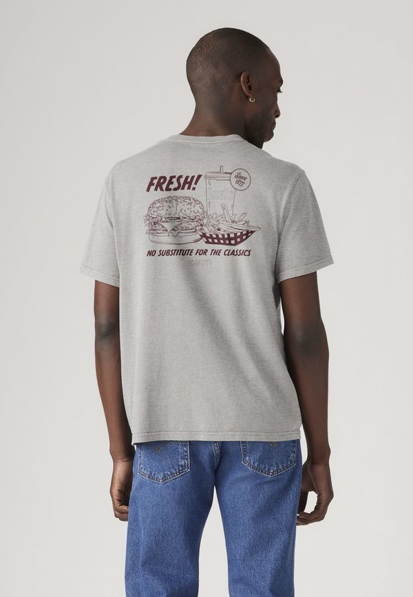 Levi's® RELAXED FIT TEE