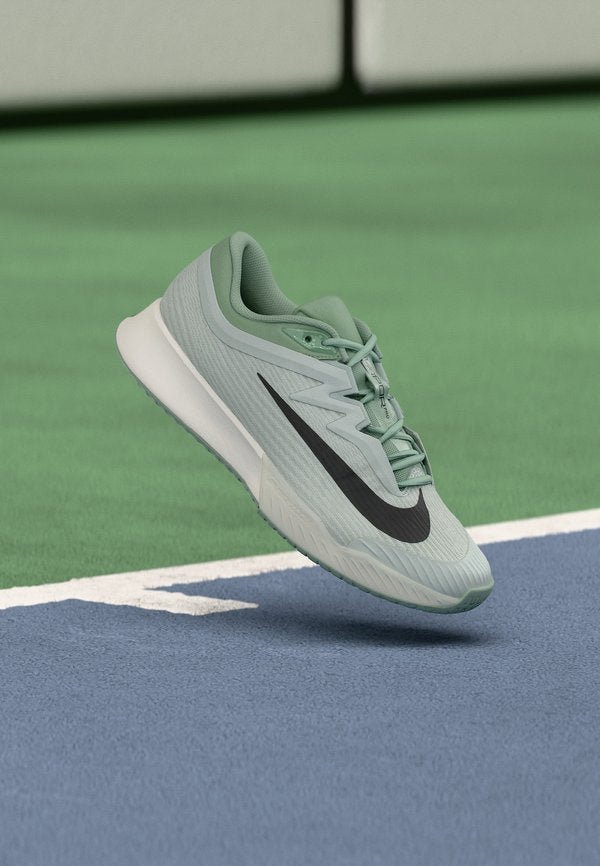 Nike Performance ZOOM VAPOR PRO - Multicourt tennis shoes - light silver-coloured/black/steam/white
