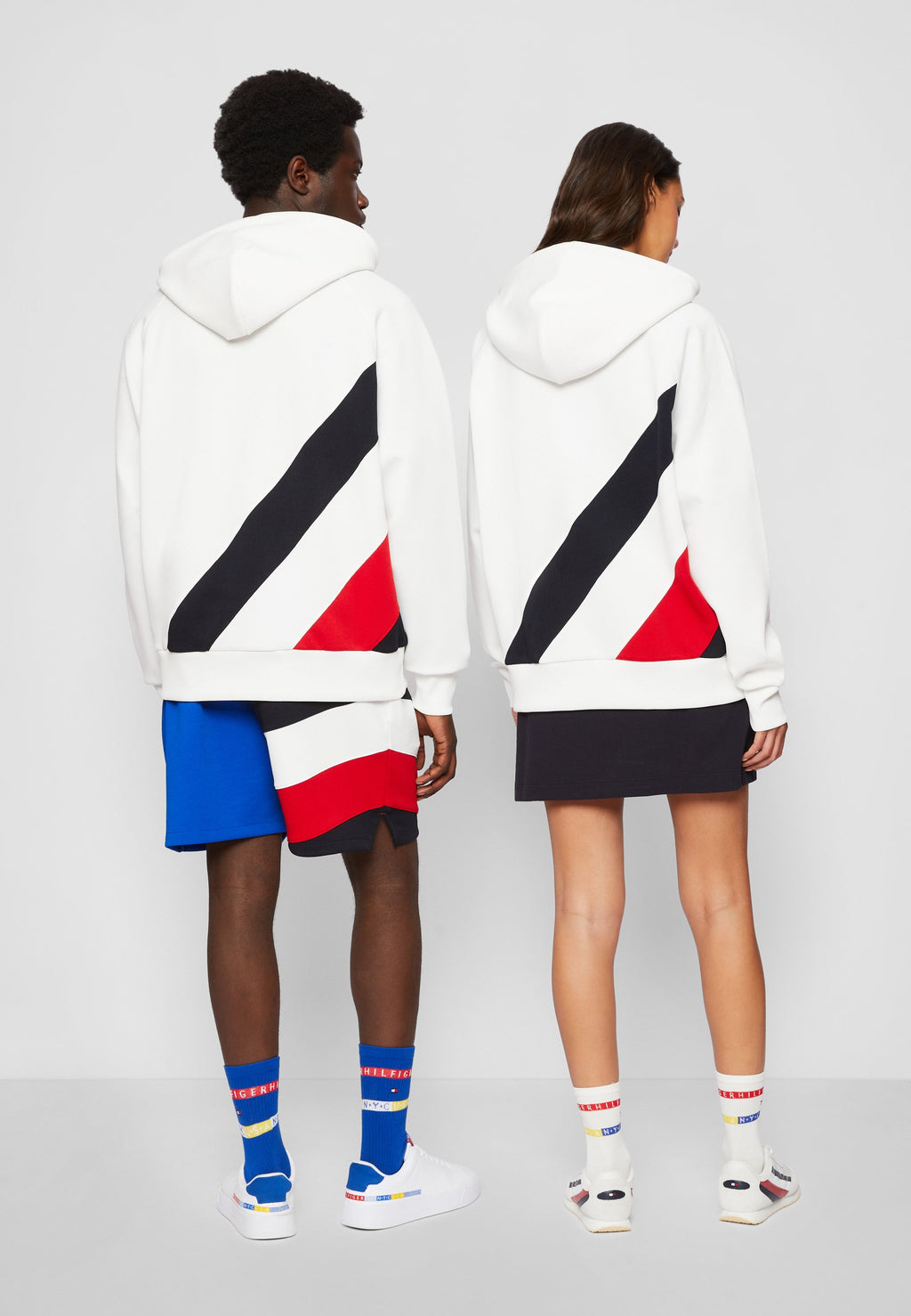 EXCLUSIVE UNISEX HILFIGER TEAM STRIPE HOODIE Media 4
