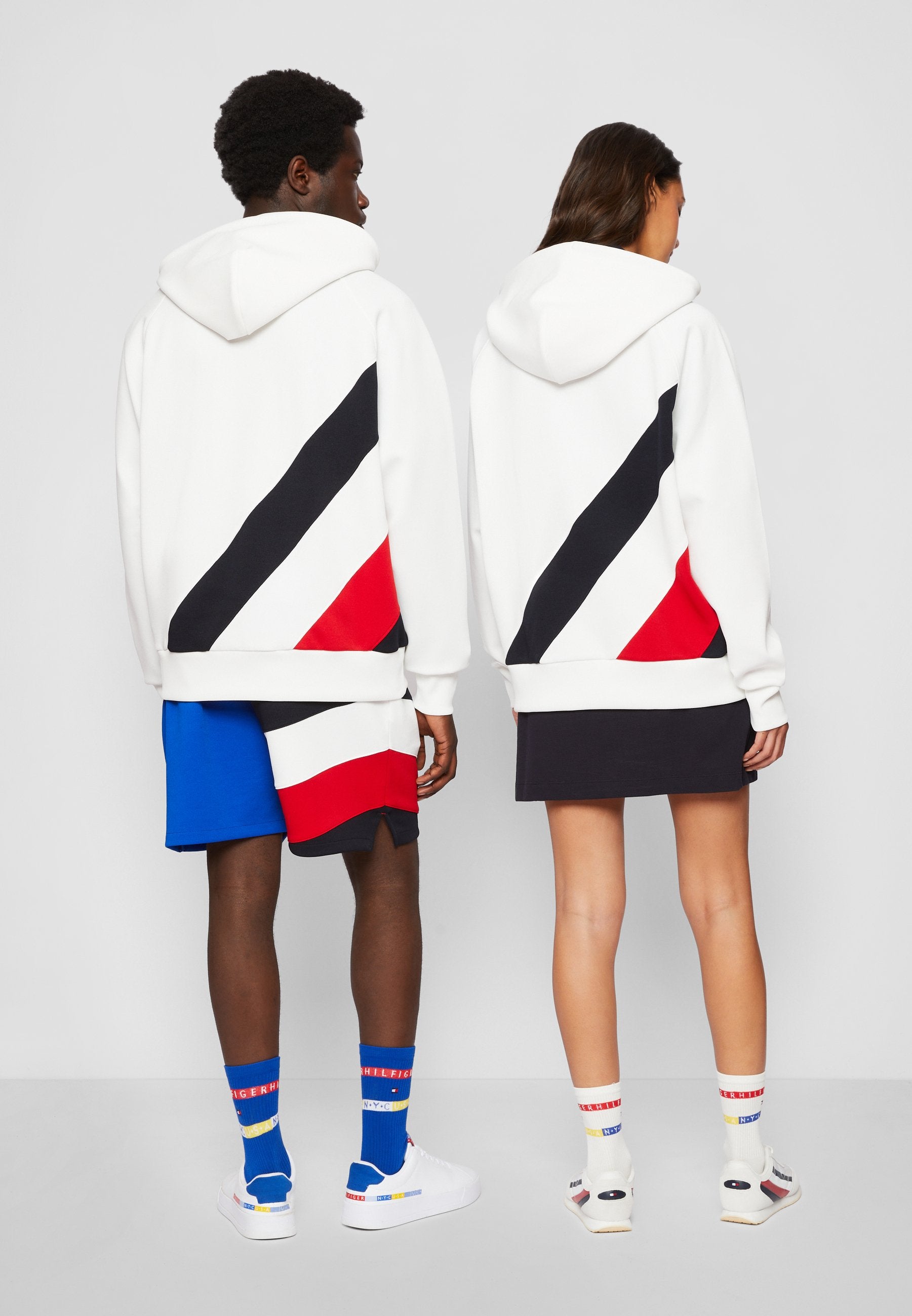 EXCLUSIVE UNISEX HILFIGER TEAM STRIPE HOODIE Media 4