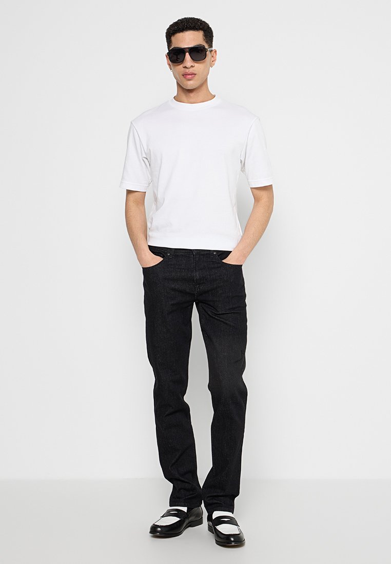 7 for all mankind