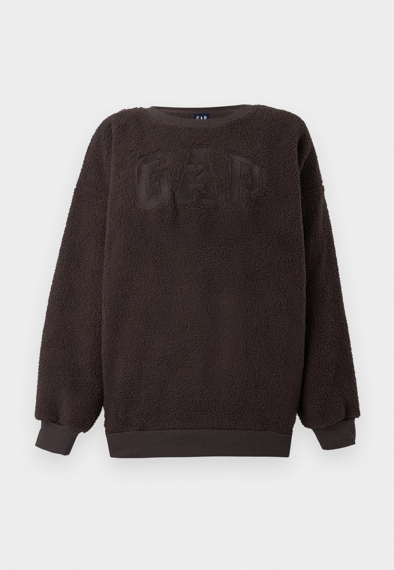 Dunkelbraunes Fleece-Sweatshirt mit strukturierter Oberfläche, Rundhalsausschnitt und gerippten Bündchen. Auf der Vorderseite befindet sich ein erhabenes "GAP"-Logo.