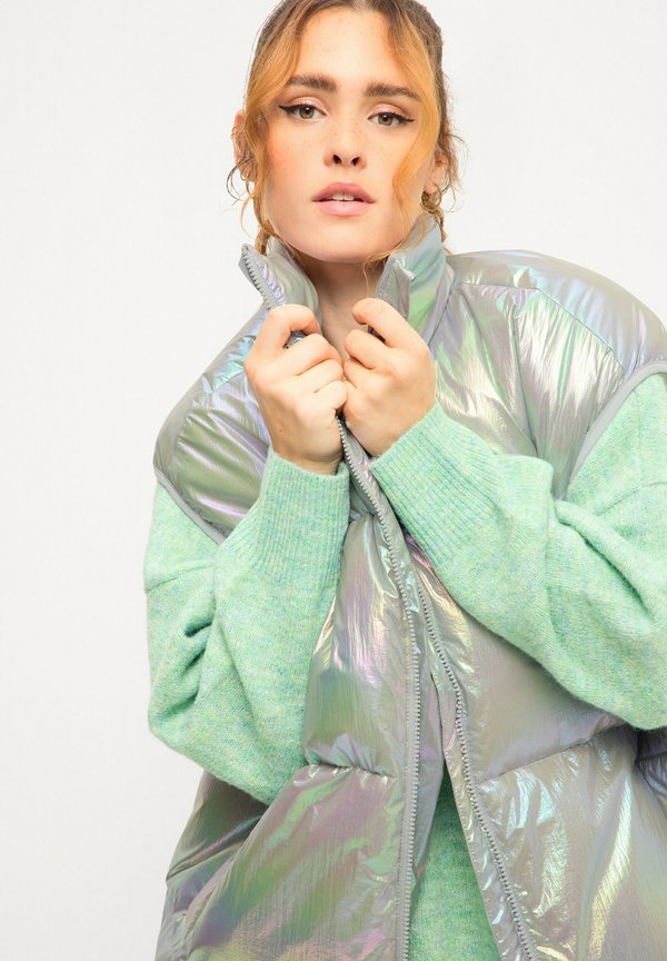 Studio Untold HOLOGRAPHIC