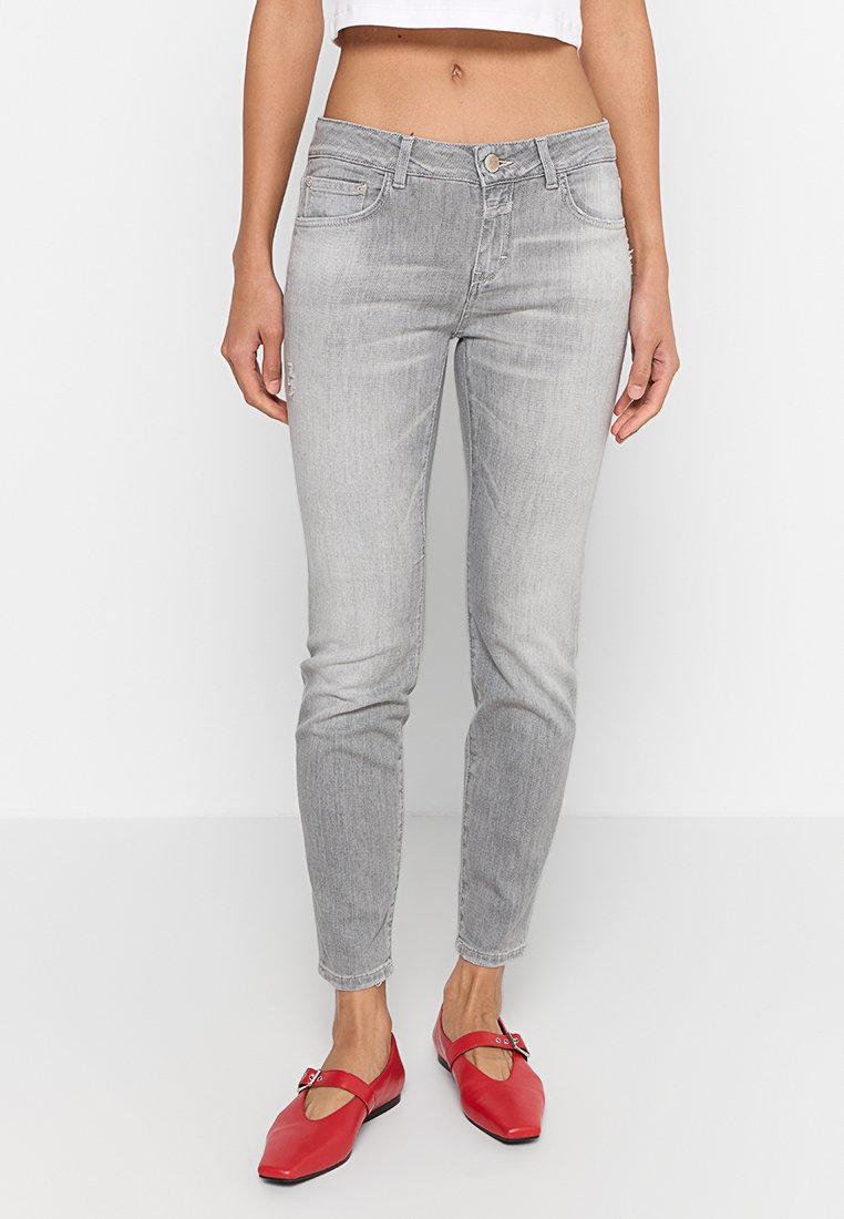 CLOSED STYLE NAME BAKER JEANS
