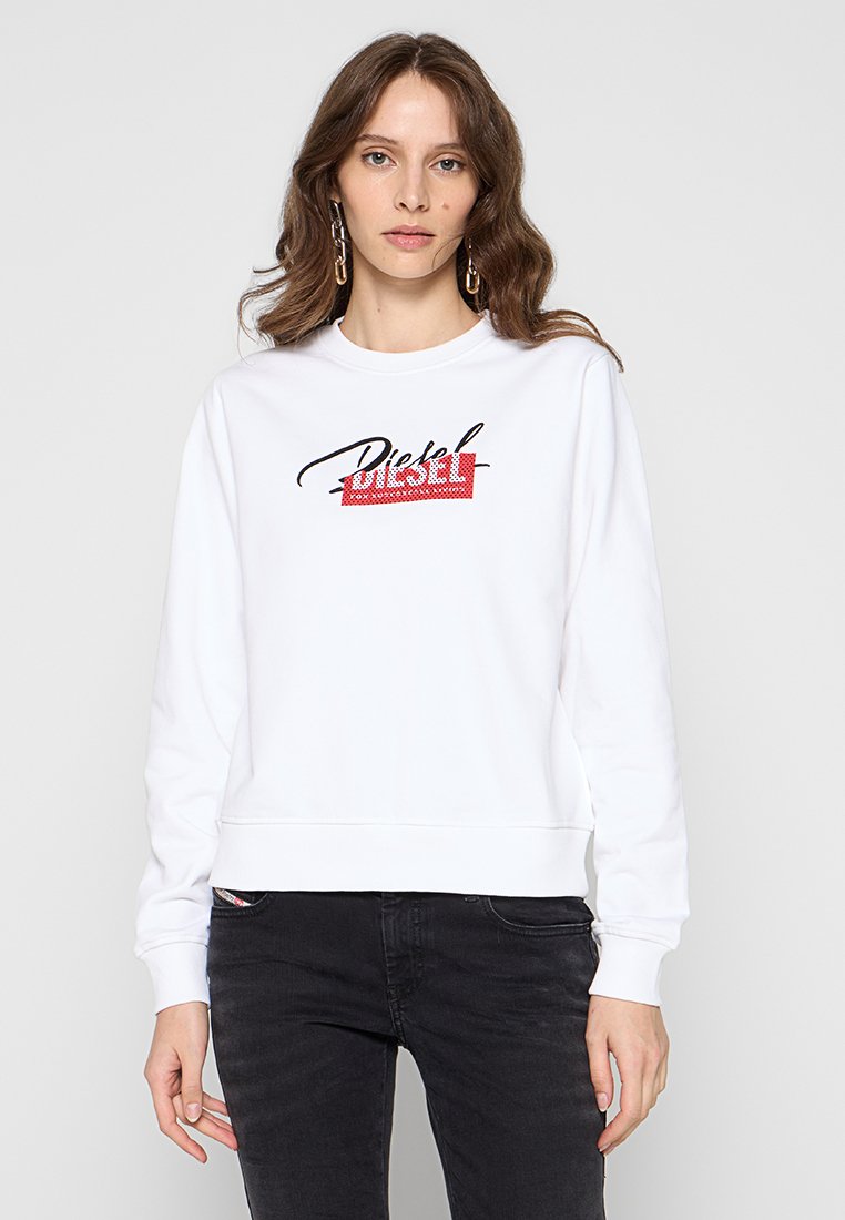 Weißer Pullover mit dem schwarzen und roten "Diesel"-Logo. Verfügt über einen Rundhalsausschnitt, gerippte Bündchen und eine normale Passform. Weicher Stoff.