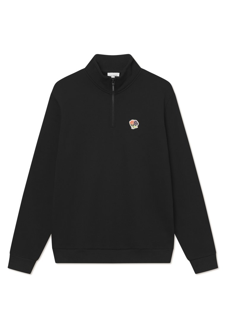 Schwarzer Pullover mit Viertelreißverschluss und hohem Kragen. Mit floraler Stickerei auf der linken Brust. Aus weichem Stoff gefertigt.