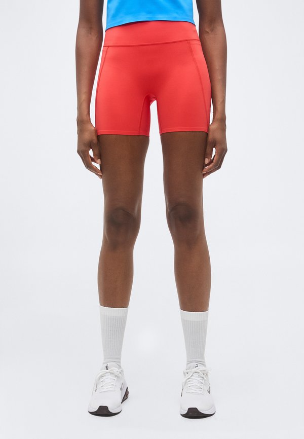 Nike Performance W NK DF UNVRSA HR 5IN SHRT PKT - Leggings - light crimson/university red