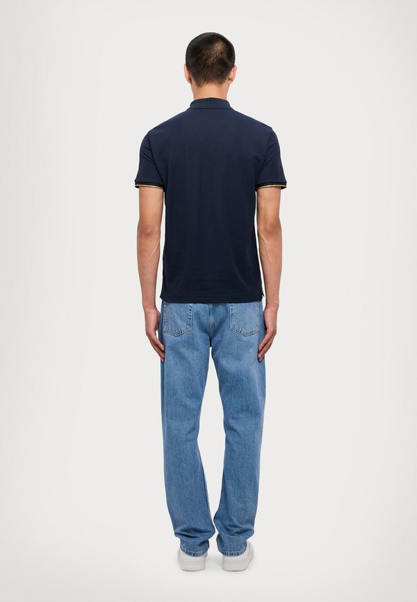 EA7 Emporio Armani