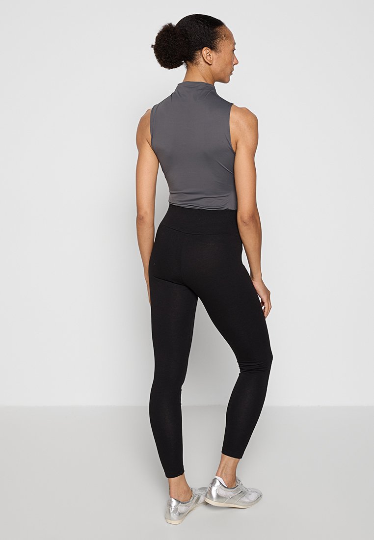 EA7 Emporio Armani Leggings Media 3