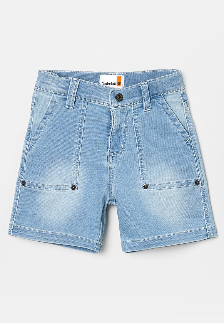 Hellblaue Denim-Shorts mit Frontknopf, Reißverschluss, Gürtelschlaufen und vier Taschen, darunter zwei mit Knopfverschluss.
