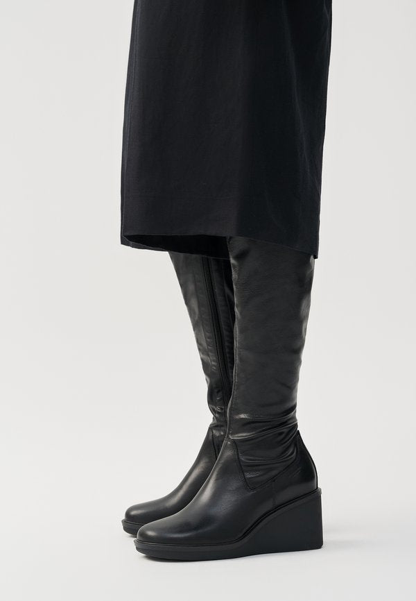 Vagabond DEENA