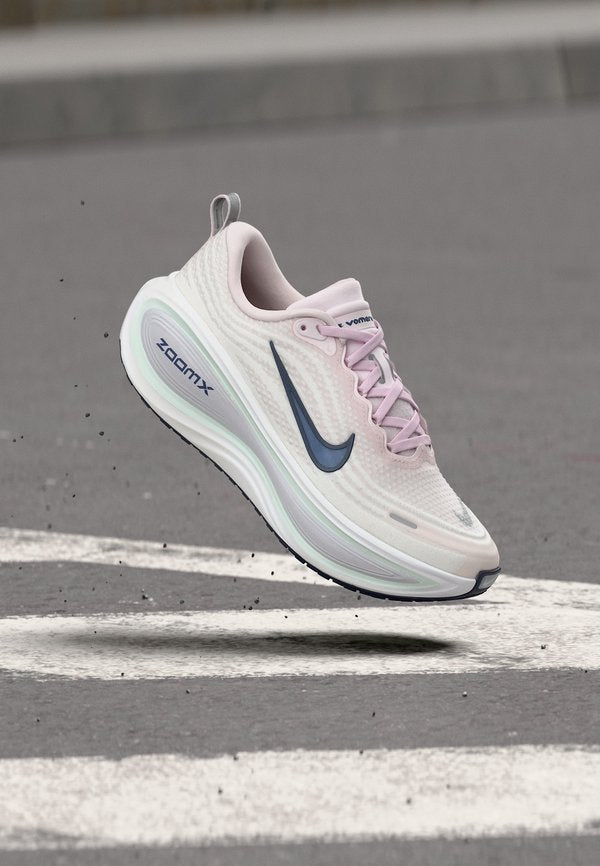 Nike Performance VOMERO PLUS - Road running shoes - pearl pink/midnight navy/white/barely green/football grey