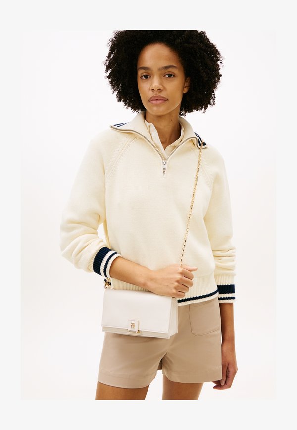 Tommy Hilfiger HER CHAIN CROSSOVER - Cross body bag - soft cream