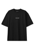 Schwarzes Oversize-T-Shirt mit kurzen Ärmeln und weißem "PEGADOR"-Logo, mittig auf der Brust.