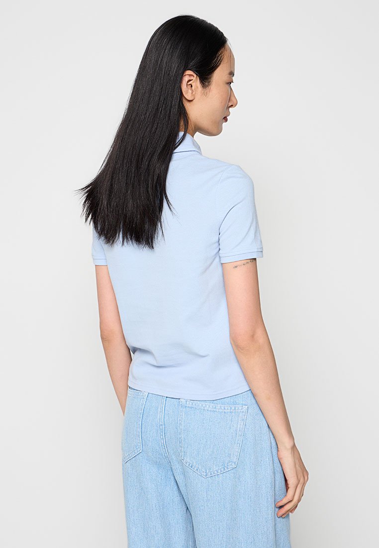 SLIM FIT  Media 3