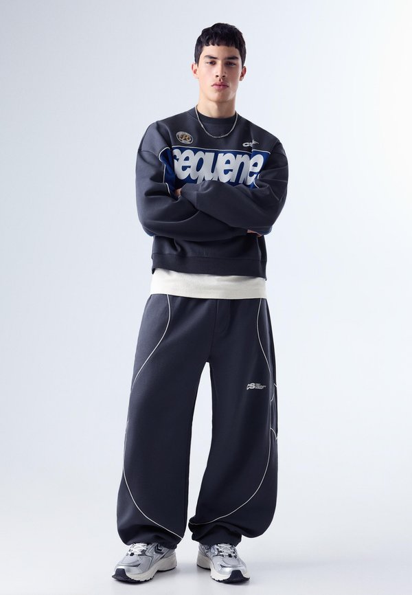 Bershka BALLOON PLUSH - TROUSERS - Tracksuit bottoms - dark blue
