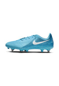 Nike Phantom Fußballschuhe, hellblaues synthetisches Obermaterial, strukturiertes Design, weißes Swoosh-Logo, geformte Stollen und gebogener Fersenbereich für Traktion.