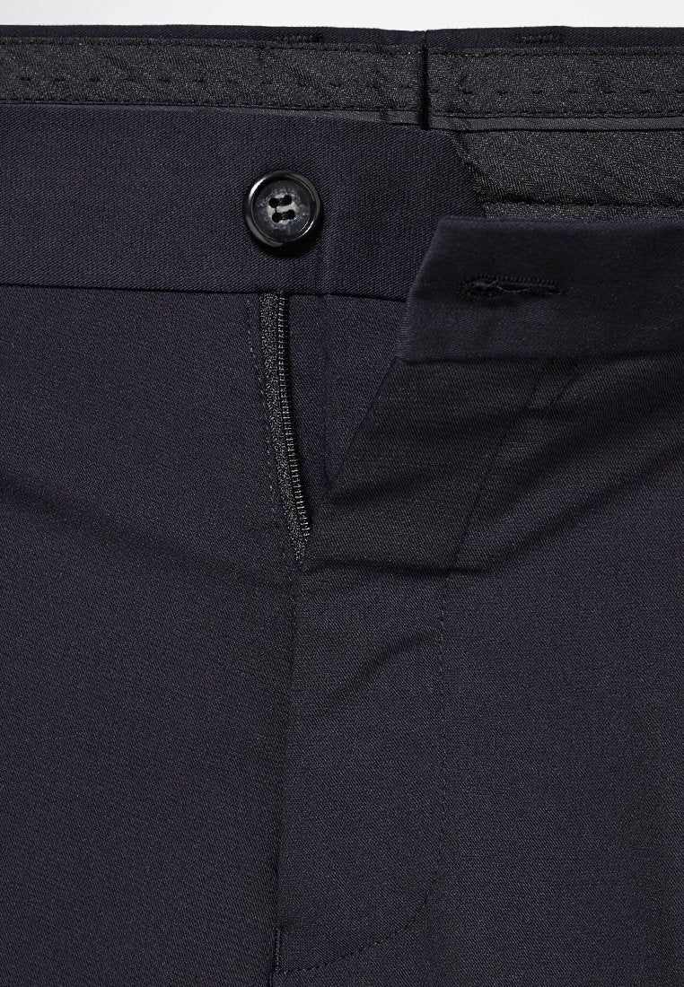 RELAXED FIT Media 9