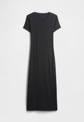 Schwarzes, kurzärmeliges Kleid mit rundem Ausschnitt, gefertigt aus weichem Stoff, mit einfacher, gerader Silhouette ohne zusätzliche Muster oder Details.