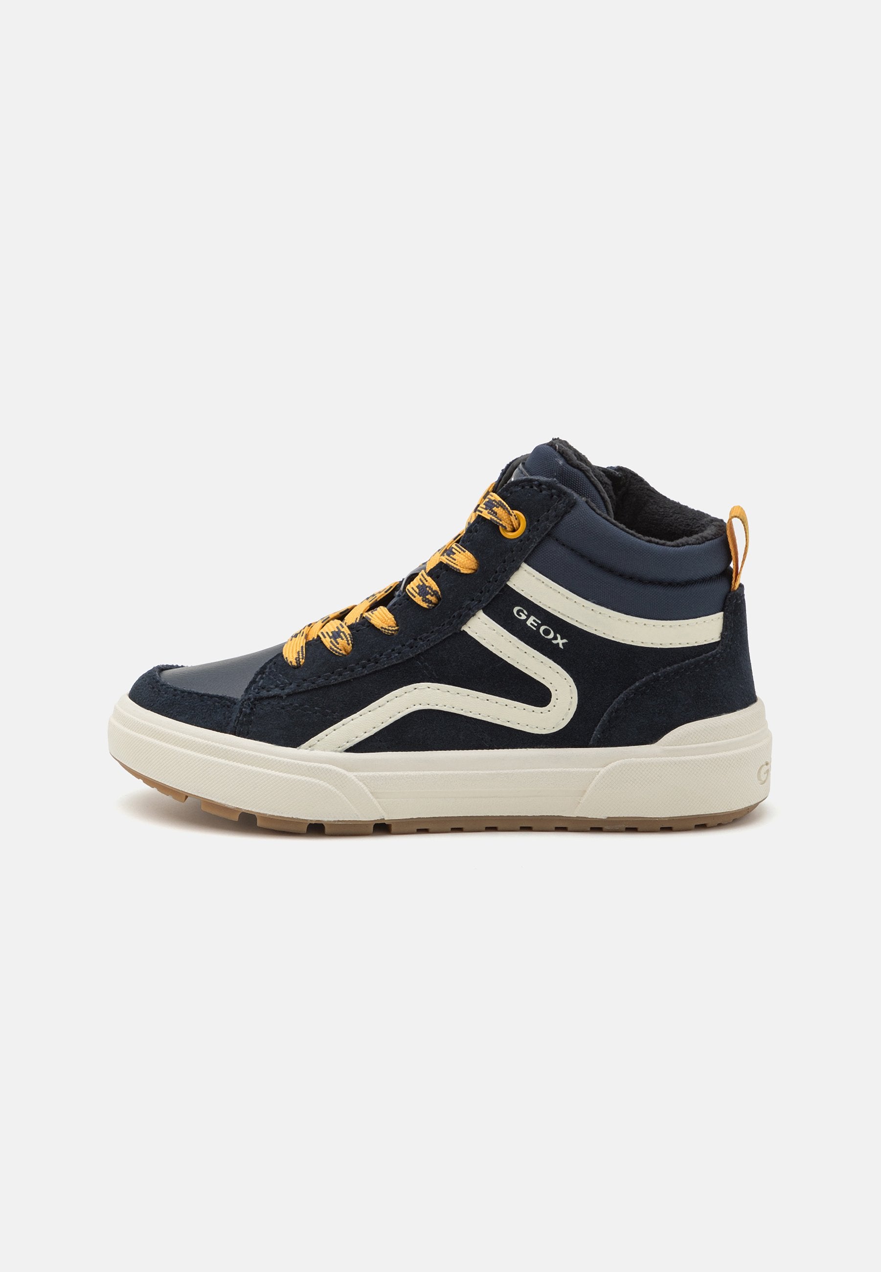 Hoch ausgeschnittene Sneakers mit einem marineblauen Wildleder-Obermaterial, cremefarbenen Akzenten und gelben Schnürsenkeln. Verfügt über eine strukturierten Gummisohle und eine hintere Zuglasche.