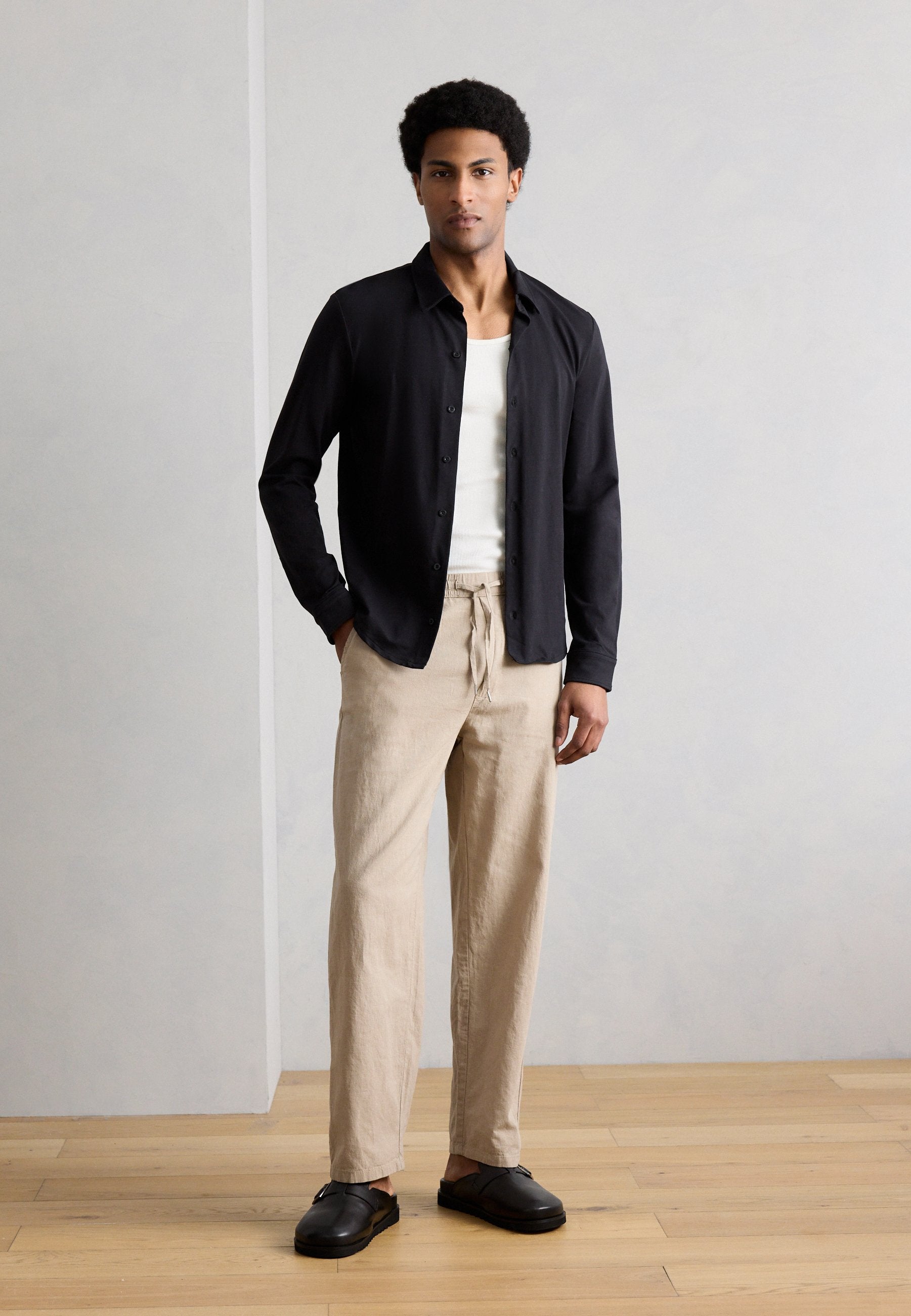 WIDE FIT PANTS Media 2