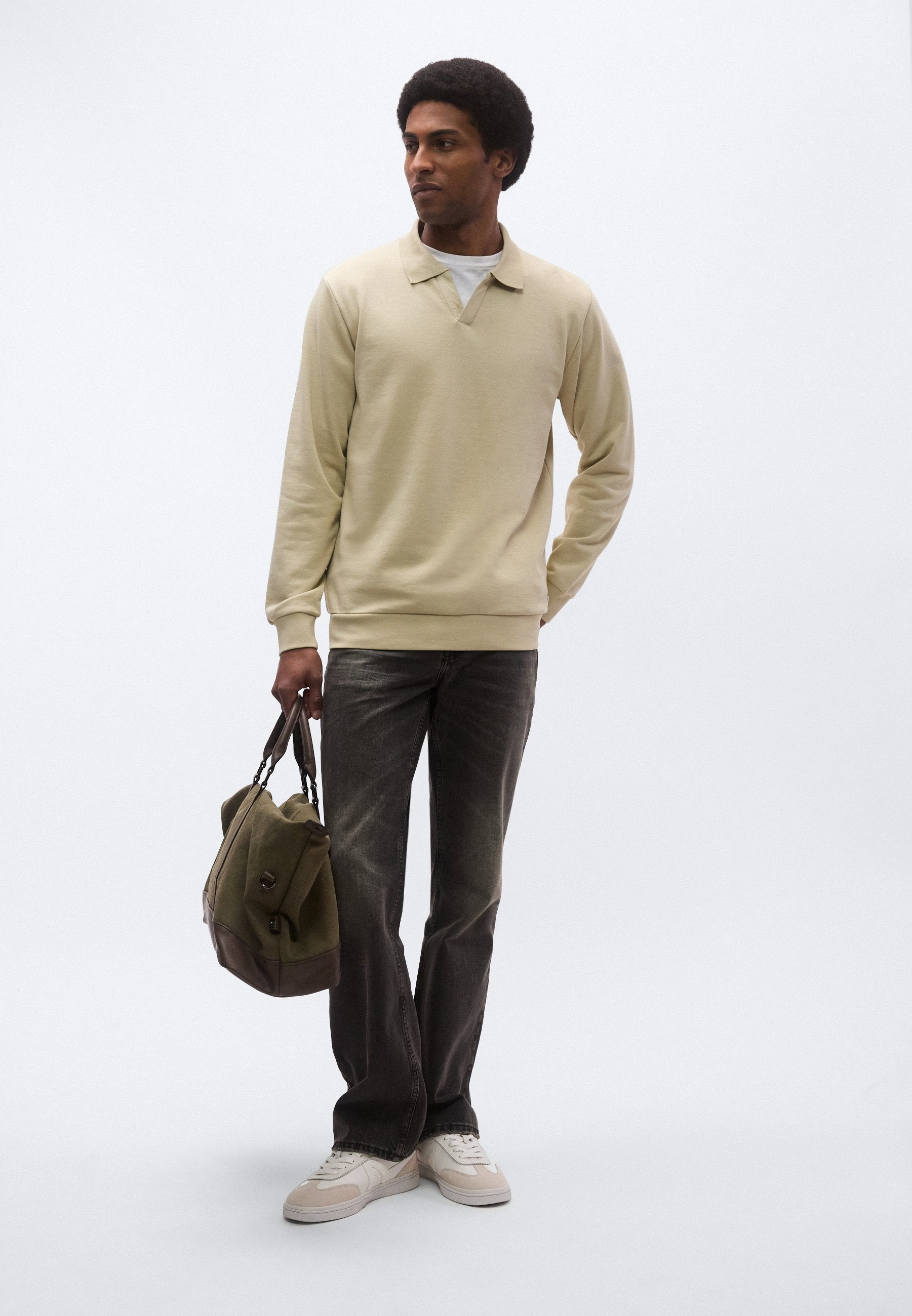 V NECK  Media 6