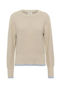 Beige gestrickter Pullover mit geripptem Rundhals, langen Ärmeln und hellblauen Saumakzenten. Strukturiertes Material mit lockerer Passform.