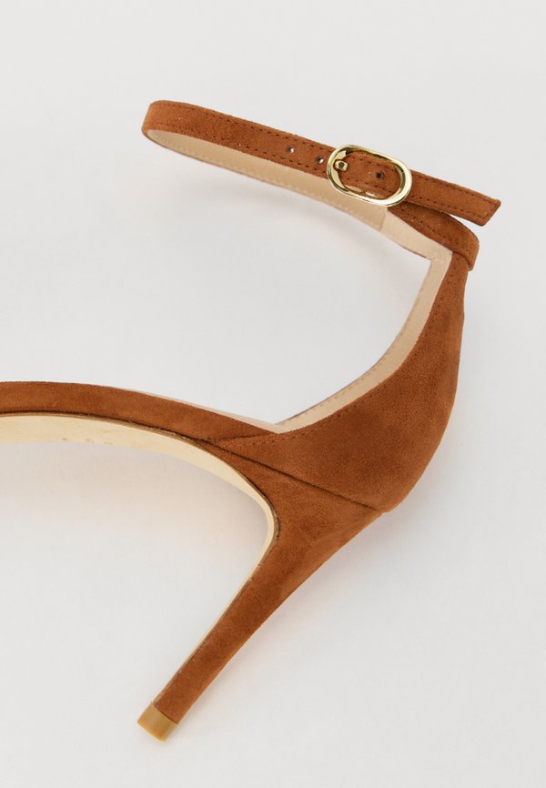 Stuart Weitzman NUDIST II