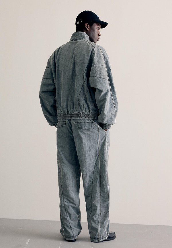 Bershka SUPER BAGGY TECHNICAL- TROUSERS - Trousers - grey