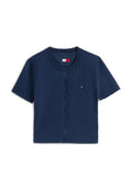 Marineblauer, kurzärmeliger, gerippter Strickcardigan mit rundem Ausschnitt, Knopfleiste vorne und kleinem Tommy Jeans-Logo auf der Brust.