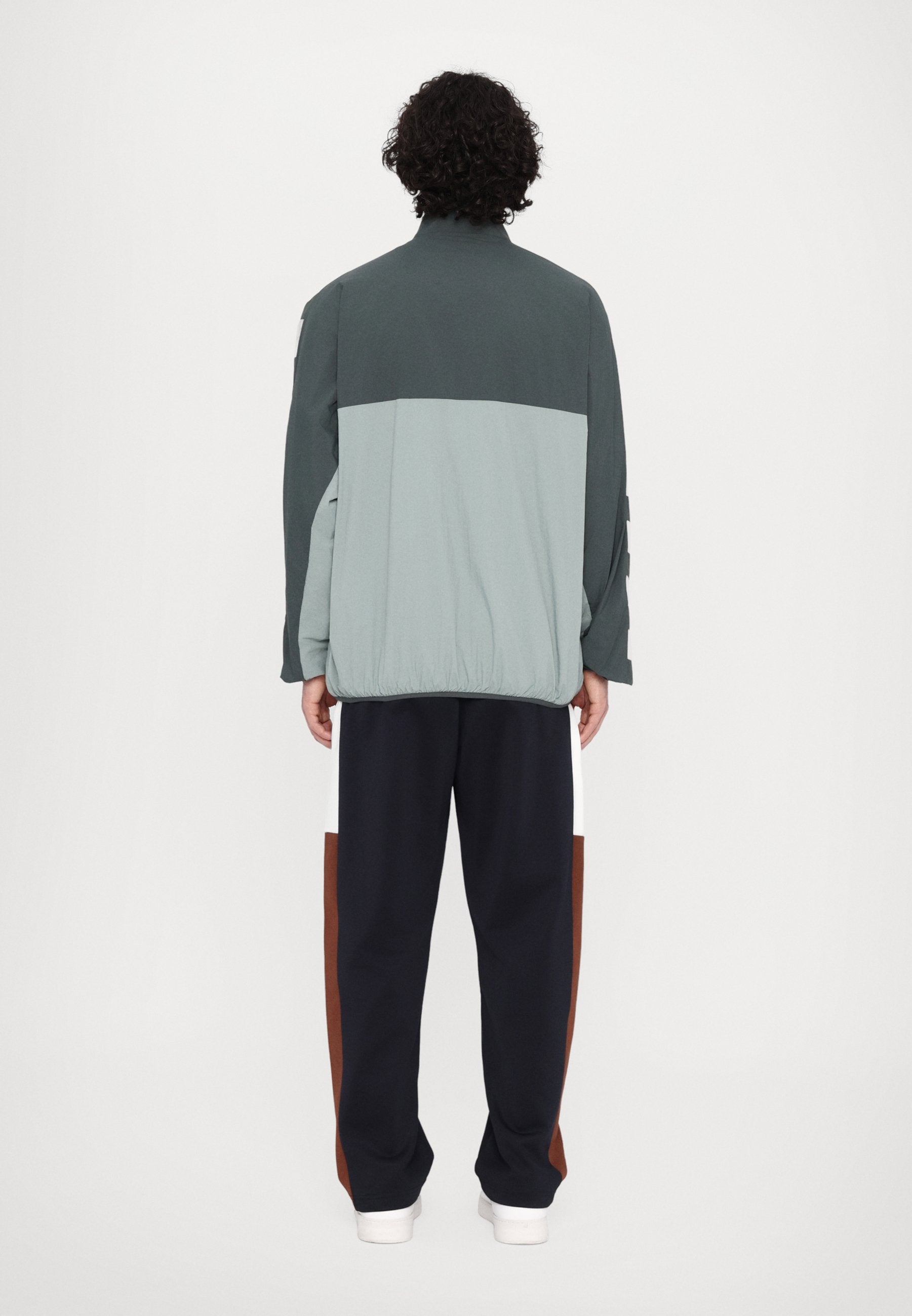 JACKET Media 4