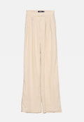 Beige weite Hose mit hoher Taille, aus einem leichten Stoff gefertigt, mit Vorderfalten und einem Knopfverschluss.