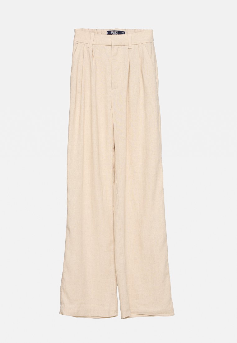 Beige weite Hose mit hoher Taille, aus einem leichten Stoff gefertigt, mit Vorderfalten und einem Knopfverschluss.