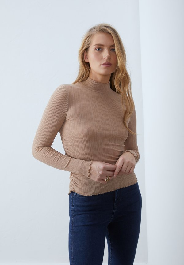 Anna Field