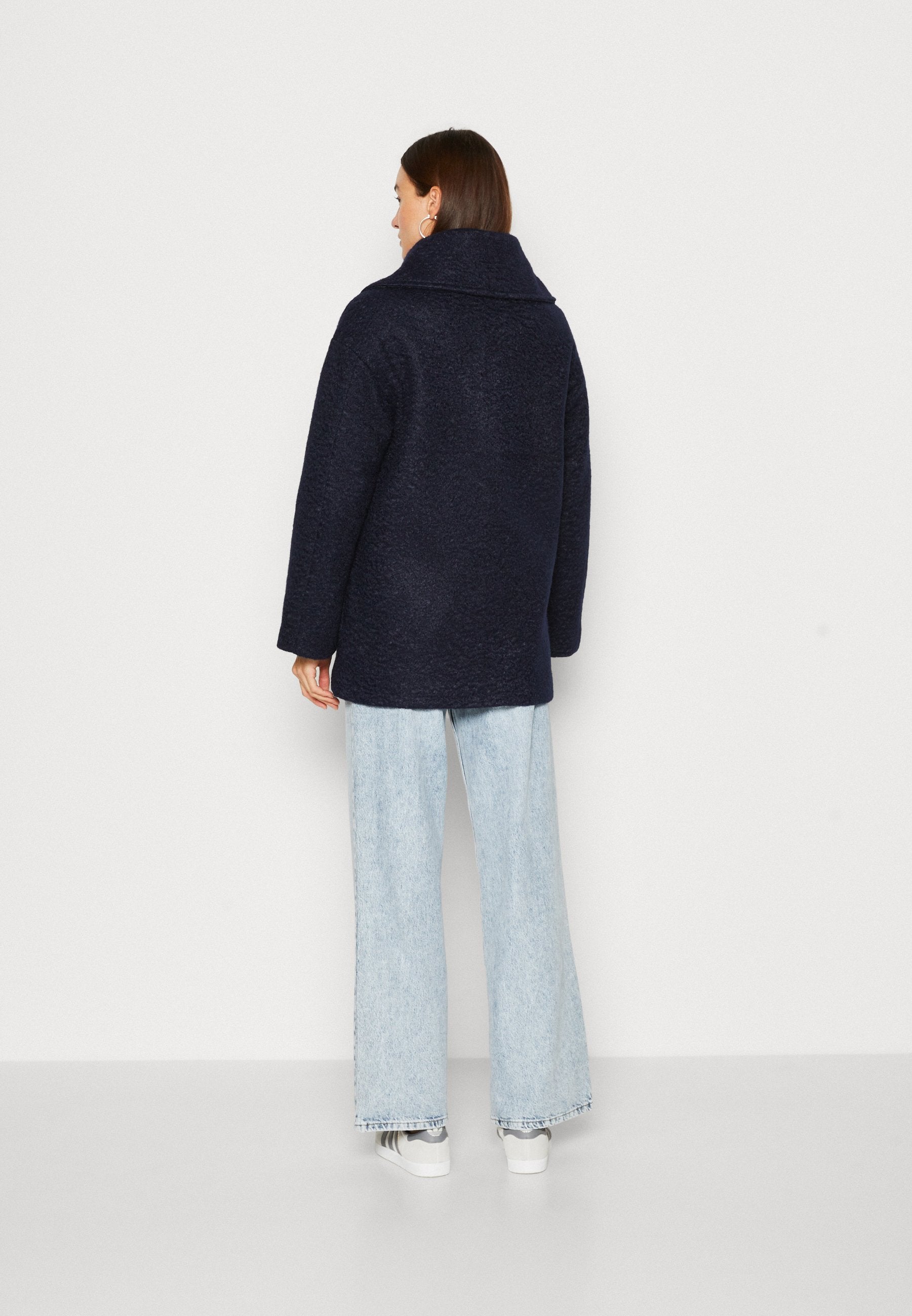 ONLASTA ZIP COAT Media 4