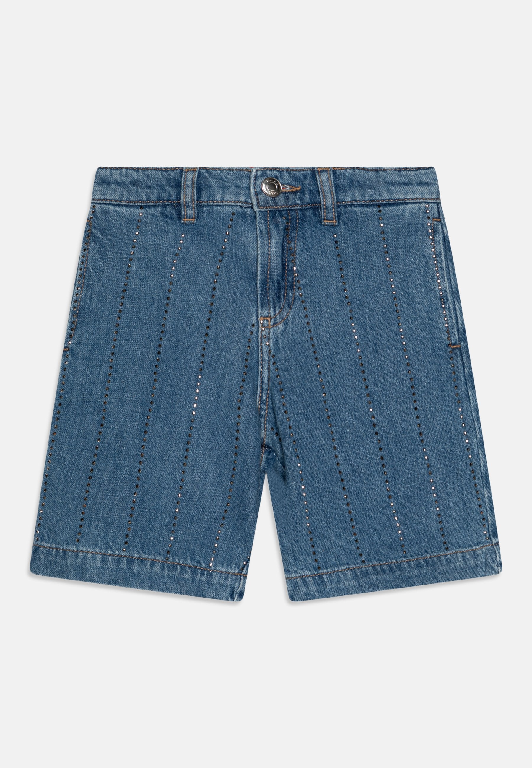 Hellblaue Denim-Shorts mit geradem Schnitt, versehen mit senkrechten Reihen kleiner Strasssteine und einem klassischen Fünf-Taschen-Design.