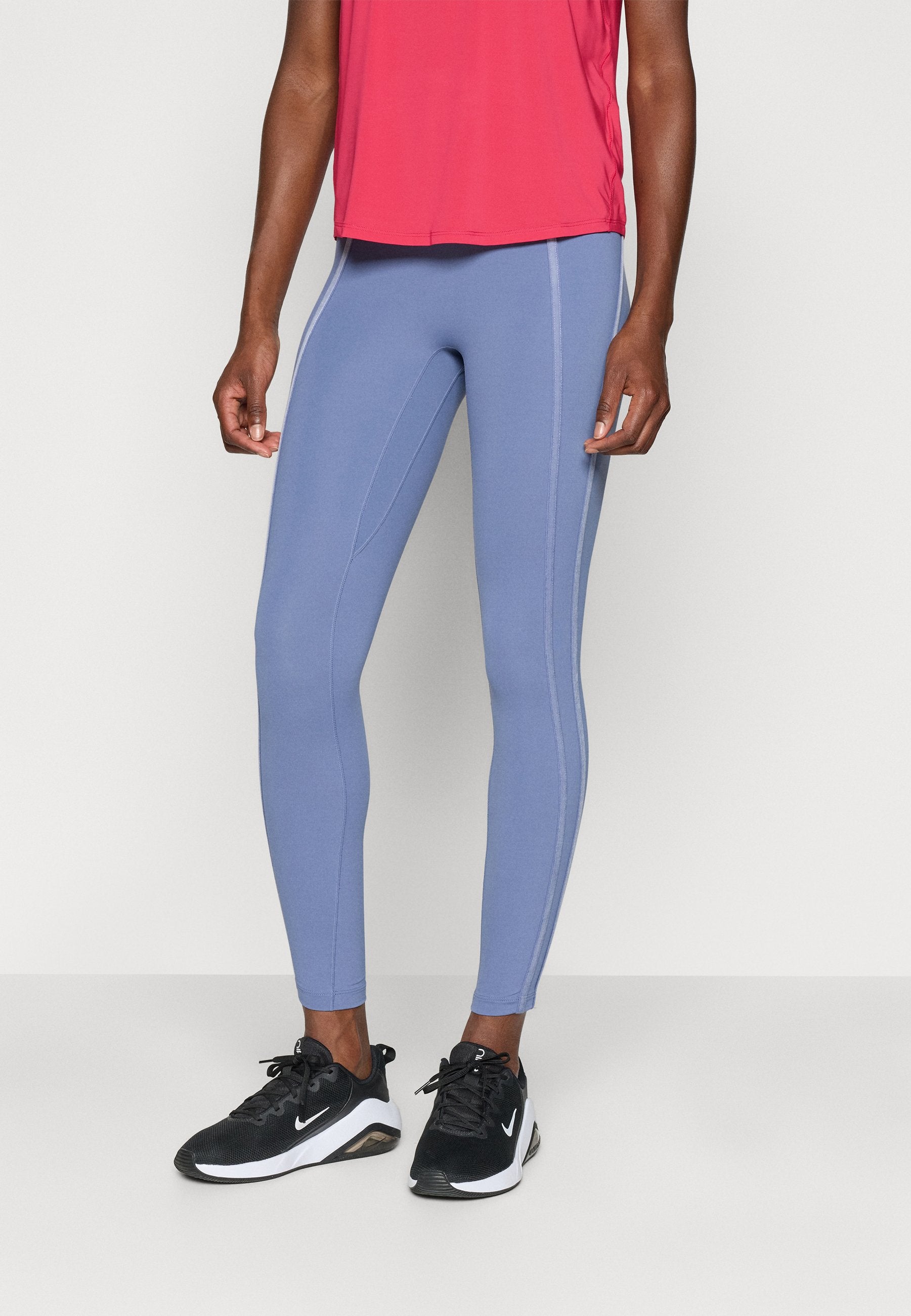 Nike Performance ONE