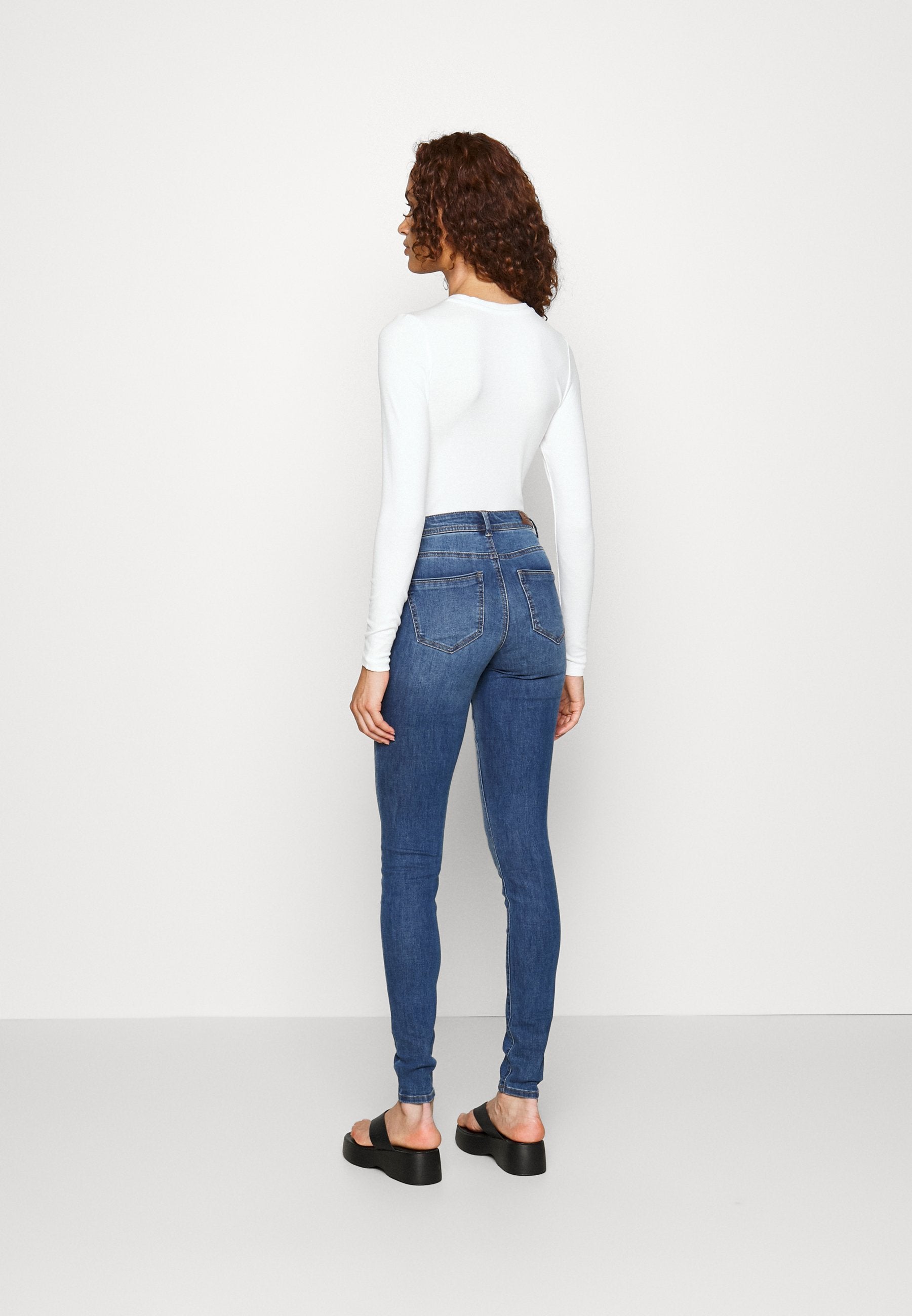 ONLY Tall Jeans Skinny Fit Media 4