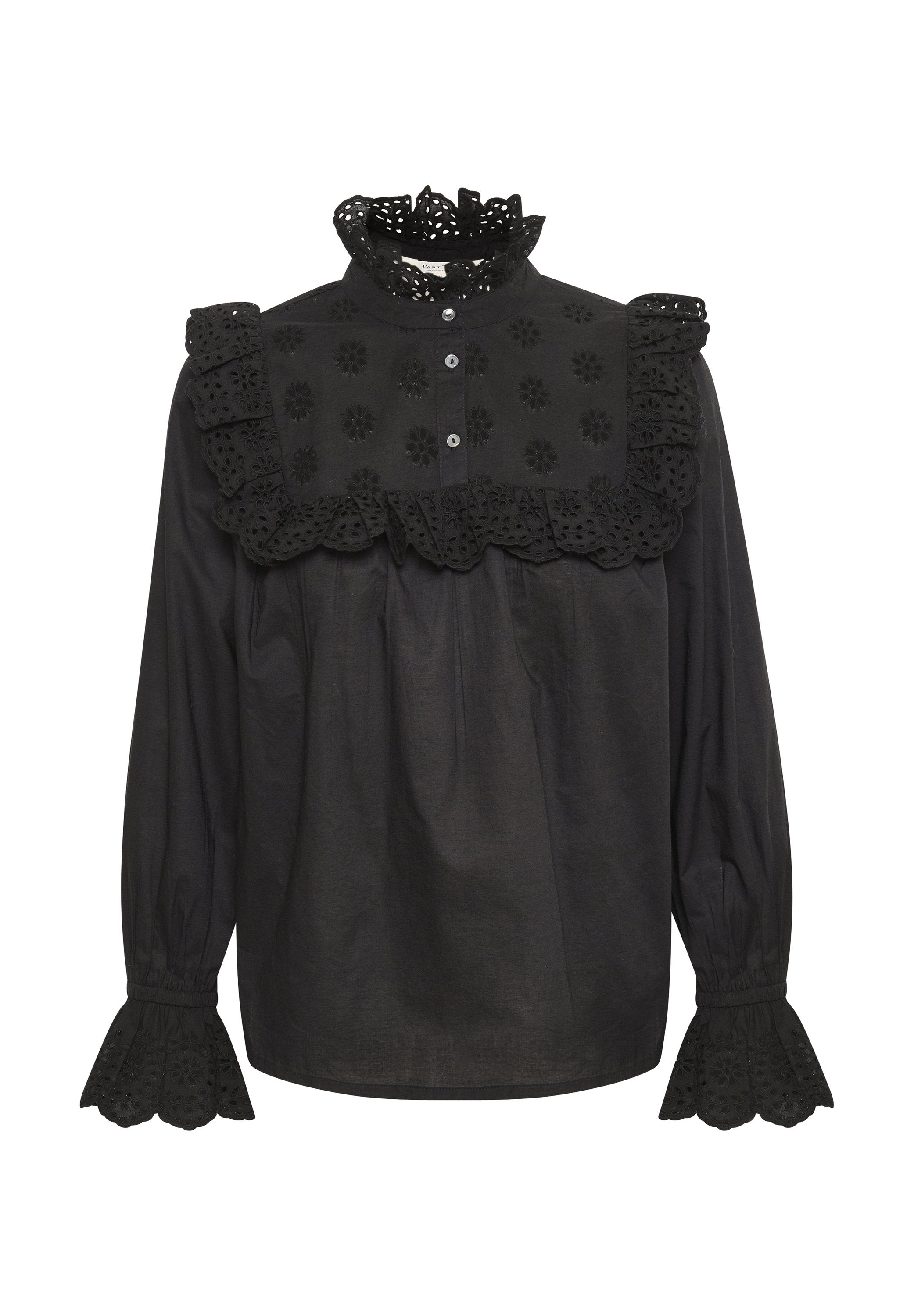 Schwarze Bluse mit langen Ärmeln. Verfügt über einen hohen, gerafften Kragen, dekorative florale Stickereien und gewellte Augenlochausschnitte an den Ärmeln.