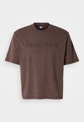 Braunes übergroßes T-Shirt aus Baumwolle mit besticktem "TOMMY JEANS"-Logo und den Texten "SINCE 1985" und "New York City" auf der Vorderseite.