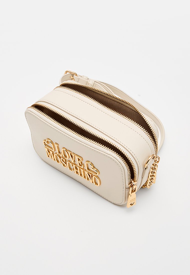 Love Moschino
