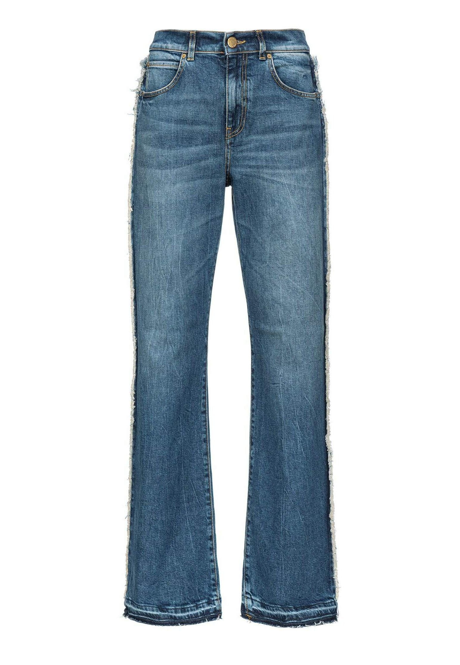 Hellblaue Jeans im weit geschnittenen Design mit ausgefransten Seitennähten. Sie verfügen über fünf Taschen und einen Knopfverschluss. Klassisches Jeans-Design.